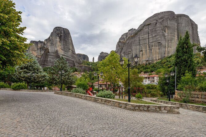 2-Day Delphi Meteora Tour From Athens - The Long Ride to Kalambaka: When Rest Stops Matter