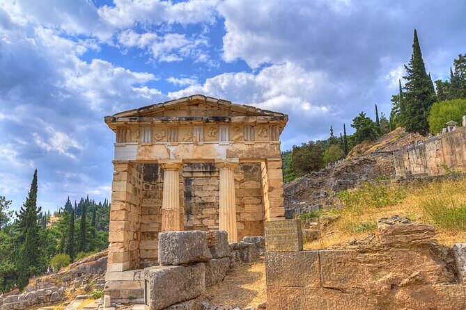 2-Day Delphi Meteora Tour From Athens - Day 1 Drive: Thebes, Levadia, and Arachova Without Stress