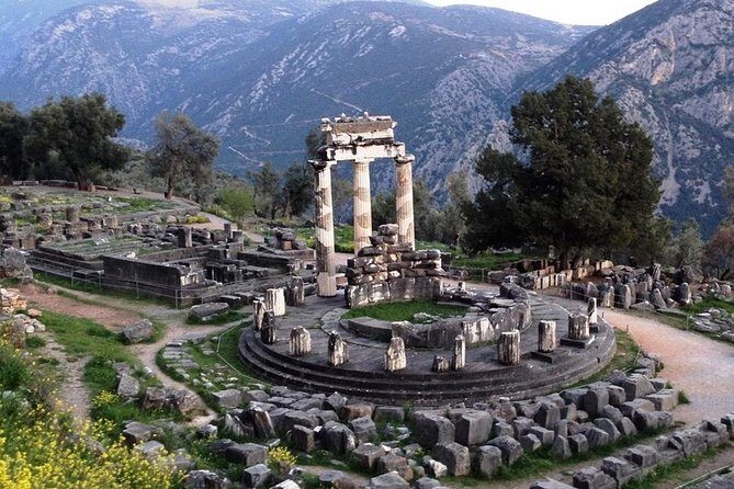 2 Day Private Tour to Amazing Delphi & Meteora - Thermopylae: the Spartans’ final stand, in a tight stop
