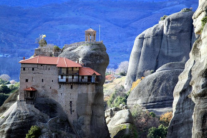 2-Day Private Tour to Delphi & Meteora with Great Lunch included - Delphi ancient town and Apollo’s sanctuary: walking the sacred center