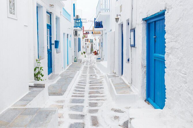 2-day Tour from Athens to Santorini and Mykonos - Day 2: Santorini to Mykonos at 9:20, plus Matoyanni and seafood time