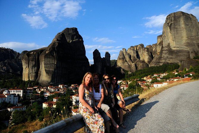 3 Days private tour- Meteora Rocks & Monasteries, Delphi/ Apollo Oracle, Thebes - Day 3: Delphi museum ticket included, then Arachova and Thebes
