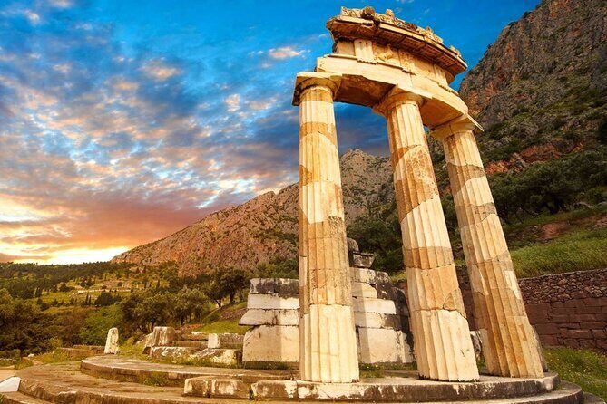 3 days Spanish guided tour in Epidaurus, Mycenae, Olympia, Delphi - Day 3: Delphi’s Apollo Temple, the Delphi Museum Charioteer, and Arachova Crafts