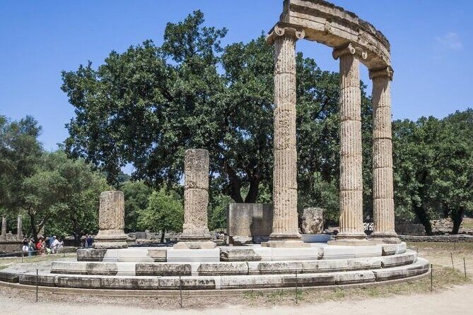 3 days Spanish guided tour in Epidaurus, Mycenae, Olympia, Delphi - Day 1: Corinth Canal Photos, Mycenae Power, and Epidaurus’ Theater Magic