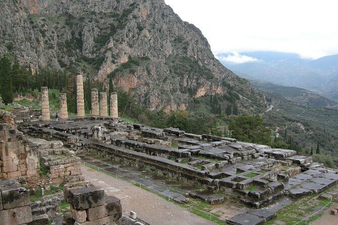 4day Spanish tour in Epidaurus Mycenae Olympia Delphi and Meteora - Day 3: Delphi’s Via Sacra, the Temple of Apollo, and the Auriga bronze