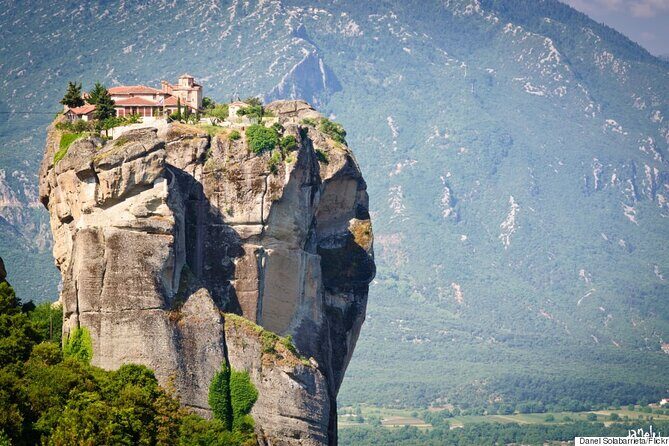4day Spanish tour in Epidaurus Mycenae Olympia Delphi and Meteora - Day 4: Meteora monasteries in the morning and Thermopylae’s Leonidas stop