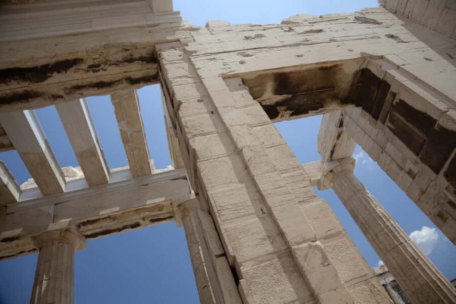 Acropolis: 3D representations & audiovisual self-guided tour - Practical matters: internet, storage, earphones, and battery