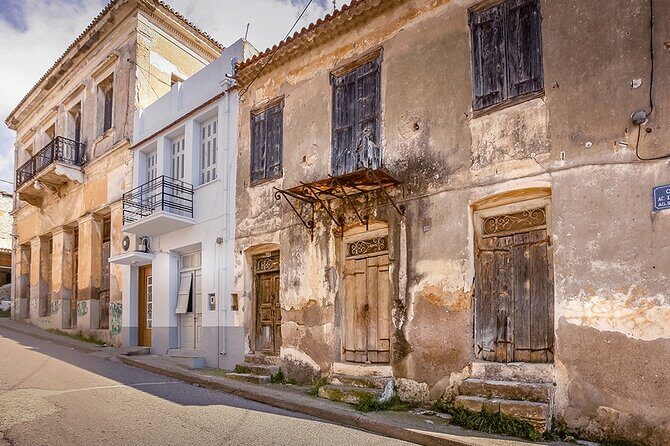 Ancient Olympia and Pyrgos Walking Tour including Private Escort - Modern Olympia town break: coffee and a breather