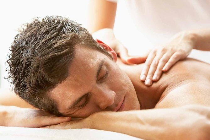 Aroma Massage - Enjoy a complete Spa experience from the comfort of your room - What the therapist actually brings (and why it matters)