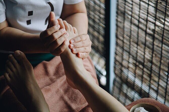 Aroma Massage - Enjoy a complete Spa experience from the comfort of your room - Small-room reality: how to make it easier for everyone