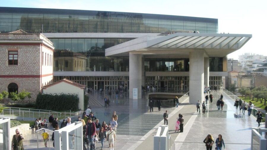 Athens Audioguide - TravelMate app for your smartphone - Using it online or offline, plus text and earphones for real comfort
