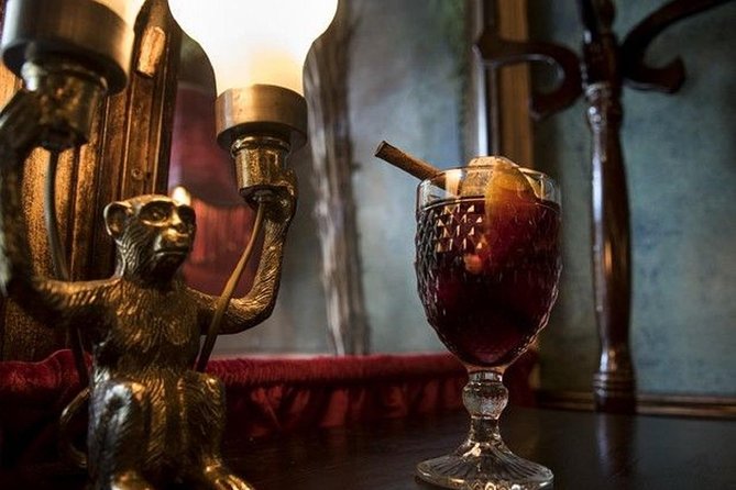 Athens by Night: Small Group Sightseeing with Drinks and Food Tasting - Stop 6: Athens Walks (your guide keeps the pace and context)