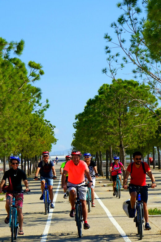 Athens: City & Sea Bike Tour - Stavros Niarchos Foundation: modern architecture with a built-in photo and break moment