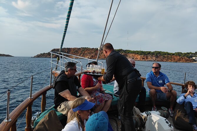 Athens cruise: Agistri, Moni/Metopi, Aegina with lunch & drinks - Stop 3: Aegina town time for pistachios and a slow wander