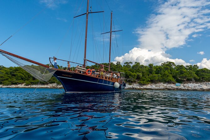 Athens Day Cruise: 3 Islands Tour in the Saronic Gulf with Lunch - The swimming and snorkeling stop: weather-chosen bays and what to pack