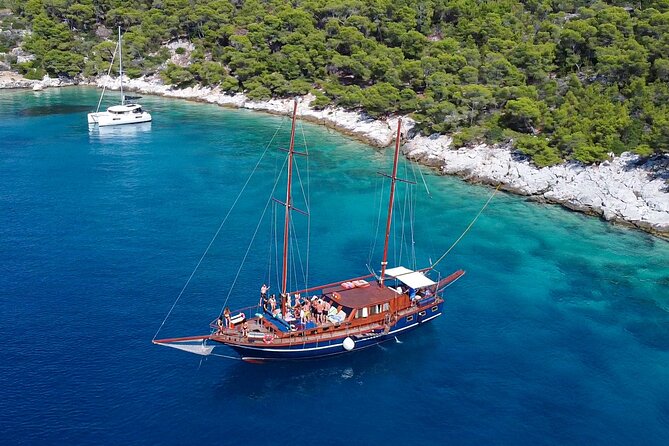 Athens Day Cruise: 3 Islands Tour in the Saronic Gulf with Lunch - Food and drinks: where the value really shows (and where it can fall short)
