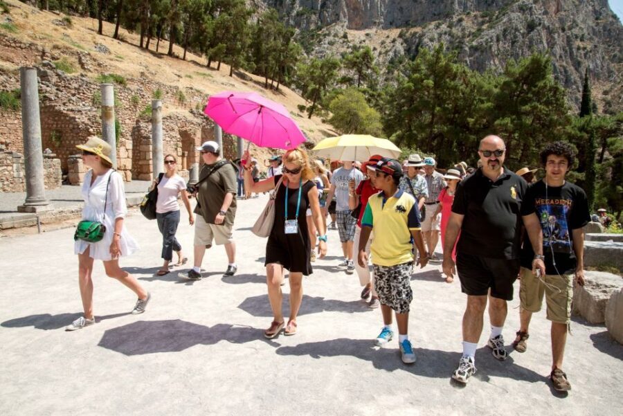 Athens: Delphi and Arachova Day Trip with Guide - Should you book this Delphi and Arachova day trip?