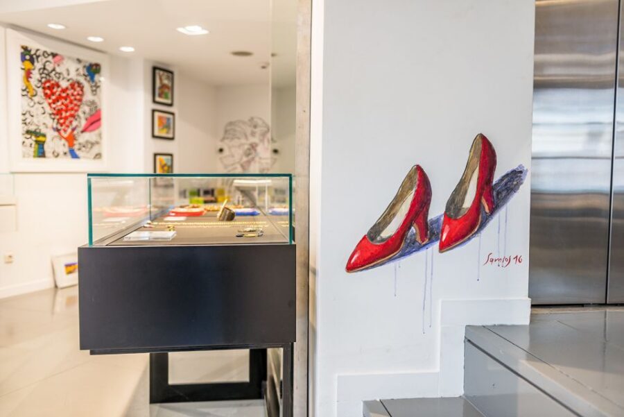 Athens: Greek Fashion Shopping Tour with a Local Expert - How to shop with confidence: use the guide to avoid guessing