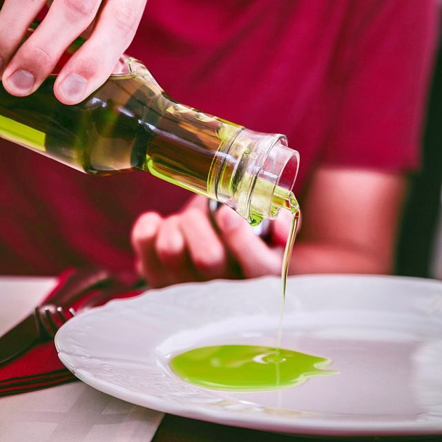 Athens Greek Food Experience - Starting at Syntagma Square and why the meeting matters