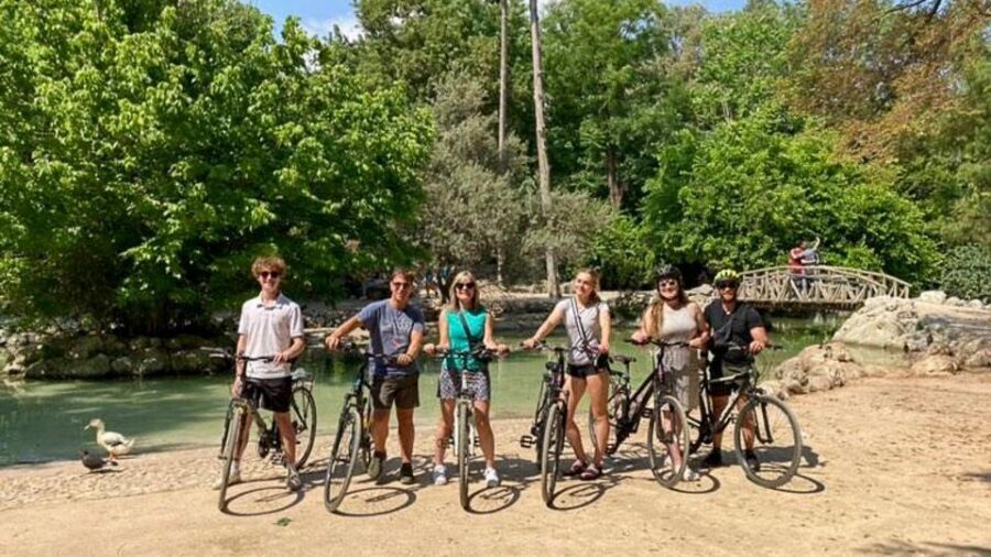 Athens Historical Center: Explore by Bike - Plaka and the Neighborhood of the Gods feeling