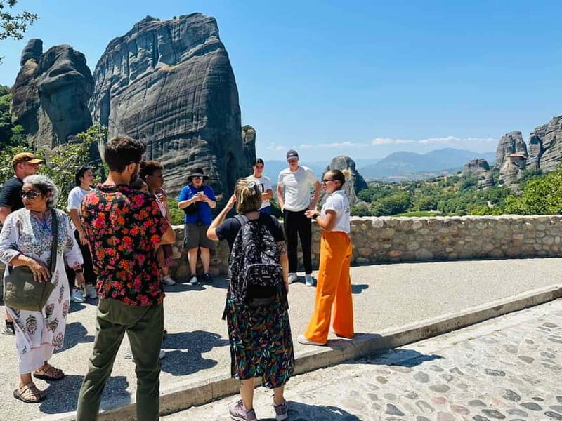 Athens: Meteora Day Trip in Spanish with Live Guide & Lunch - Entrance fees, dress code, and cash-only realities