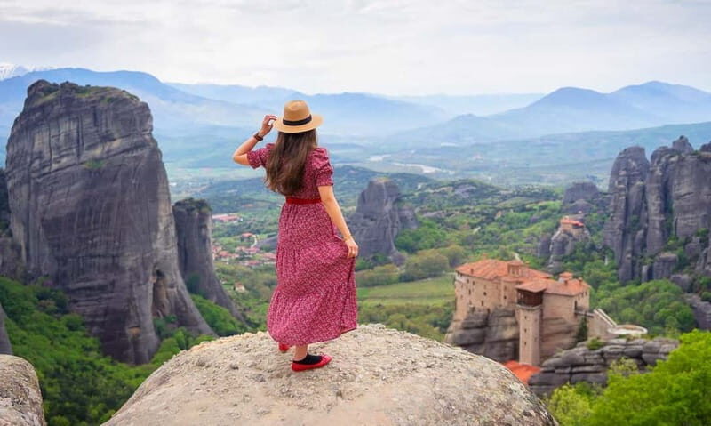 Athens: Meteora Day Trip in Spanish with Live Guide & Lunch - Finding the bus in Athens: meet-up details that keep stress low