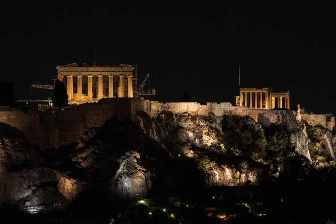 Athens Night Sightseeing Tour with Greek Dinner Show - Plaka taverna dinner show: what the evening feels like