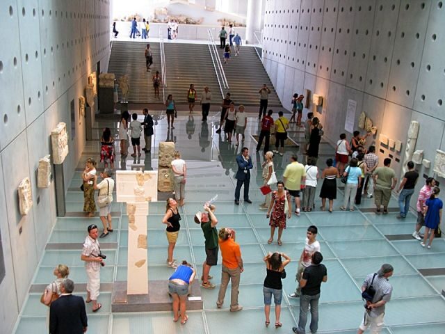 Athens Private Sightseeing Minibus Tour with Lunch - Acropolis Time: Parthenon Views, Nike Temple, and a Slip-Safe Plan