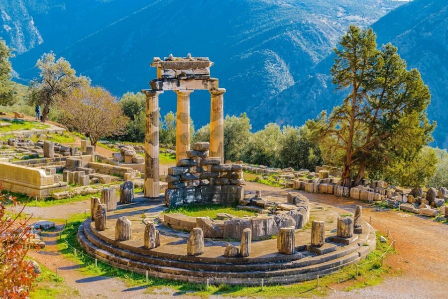 Athens: Private Tour of Delphi, Delphi Museum, and Arachova - The Ride Out of Athens: Comfort Makes the Day Easier