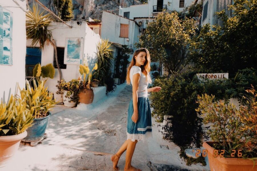 Athens: Professional photoshoot at Anafiotika Village - Anafiotika Looks Like the Greek Islands, Without Leaving Athens