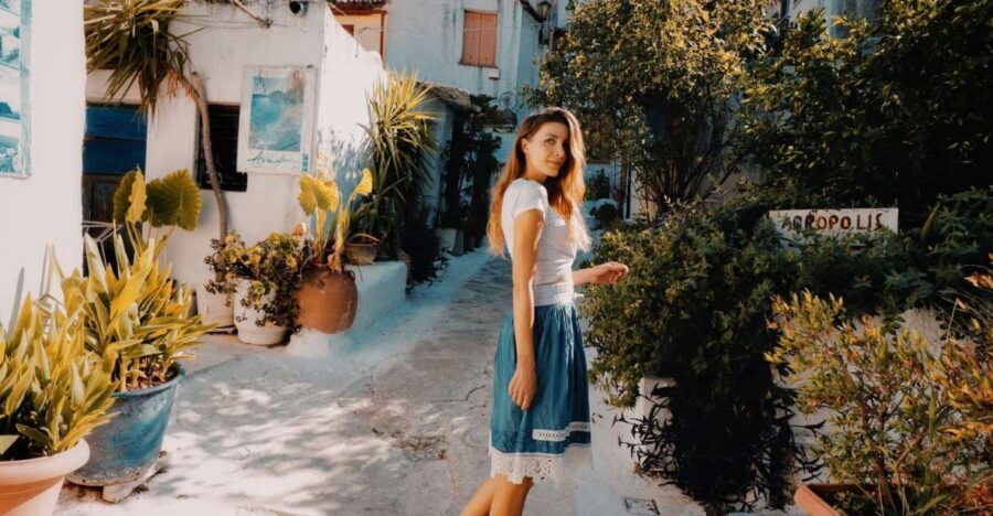 Athens: Professional photoshoot at Anafiotika Village - Finding the Shoot Start at Agios Nikolaos Rangavas
