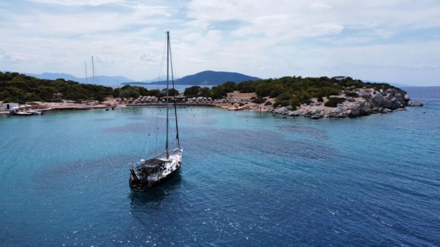 Athens Riviera: Private daily sailing cruise with lunch - Crew matters: why the names Hélénie and Lia stick in my mind