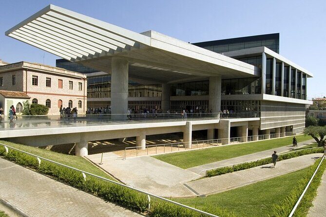 Athens sightseeing Spanish guided tour with Acropolis and museum - Temple of Olympian Zeus: a big stop for big scale