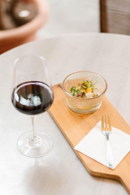 Athens: Tasting of 6 Wines from Kefalonia with Food Pairing - Key things you’ll notice right away