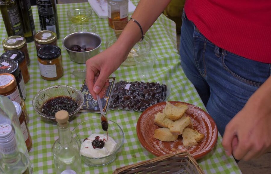 Athens: The Acropolis and Greek Food Private Guided Tour - Guide quality is the difference-maker