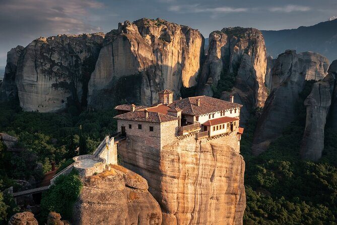 Athens to Meteora DayTrip by Train in Spanish language - Local Agency - Kalambaka coffee stop: resetting before the return