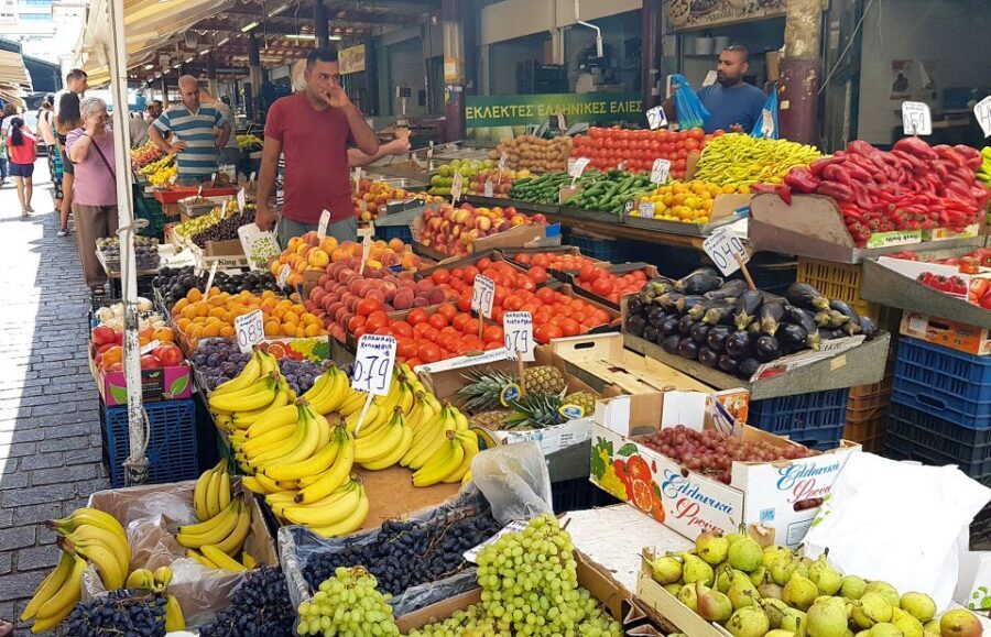 Athens: Traditional Greek food tour in hidden spots - Starting at En Athinas: How the tour begins in the market lane