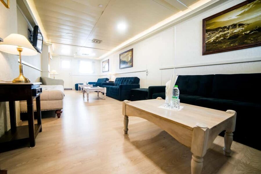 Athens: VIP Swimming Cruise to three islands - Athens Riviera VIP Swimming Cruise: what the day is really like