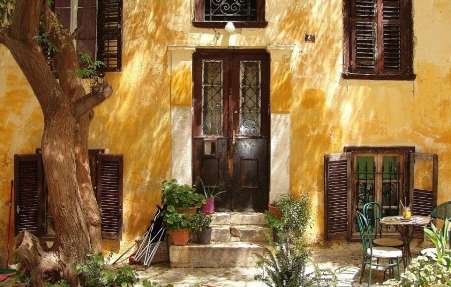 Athens:Acropolis - Historical Center Walking Tour in Spanish - Teatro de Dionisio and the Acropolis Myth Thread That Keeps You Oriented
