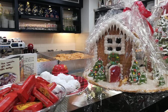 Christmas food and walking tour in Athens - Ermou Street and the cookies you came for