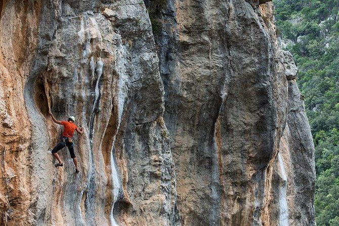 Climbing in Leonidio with instructor - What your 4-hour private lesson really looks like