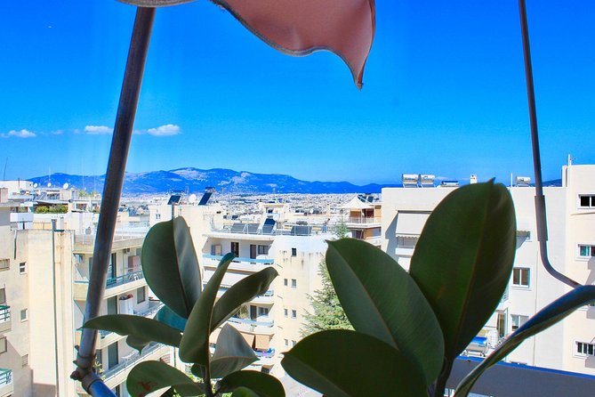 Cook with Katerina: Authentic Greek Home Cooking Class in Athens - Small Kitchen, Real Cooking: The Dining Table Trick