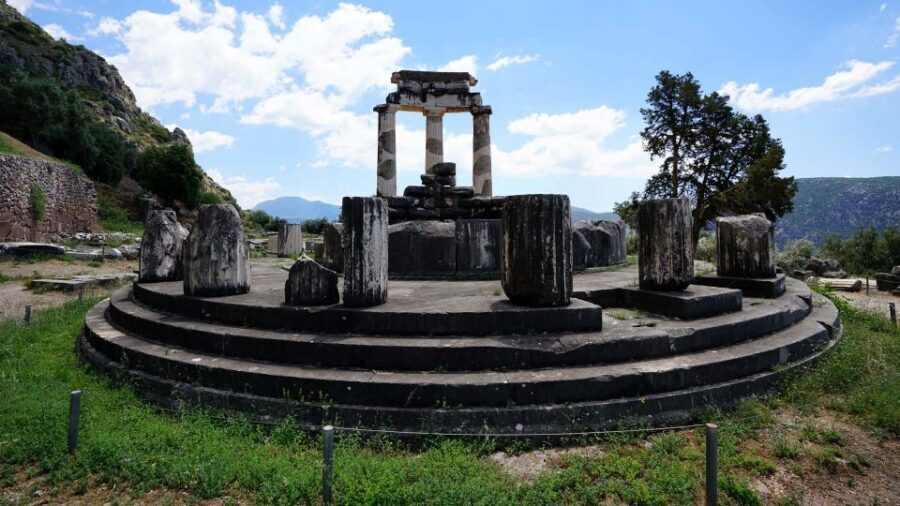 Delphi: Audiovisual self-guided tour with 3D models - Apollo’s temple: where the story meets the stones
