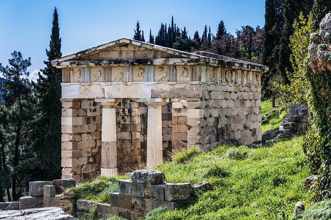 Delphi Day Trip from Athens with Spanish-Speaking Guide - Delphi Archaeological Museum: 15 Chronological Rooms and the Big Sculptures
