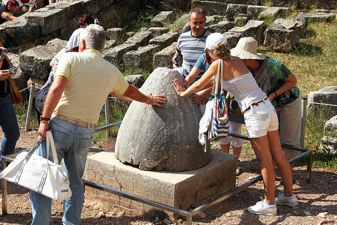 Delphi Day Trip from Athens with Spanish-Speaking Guide - On the Road: Levadia and Arachova, Carpet Culture and Mountain Views