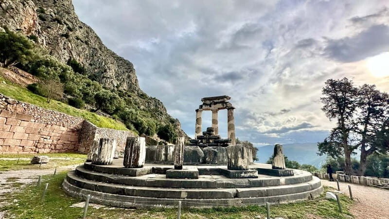Delphi Navel Of Earth Hosios Loukas Full Day Private Tour - Hosios Loukas monastery: Middle Byzantine architecture and St. Luke’s relic story
