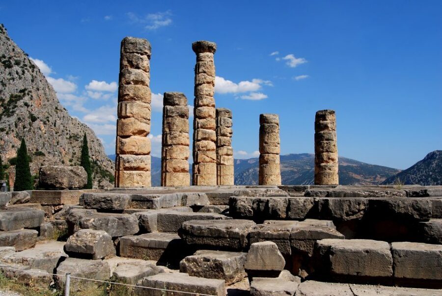 Delphi: Private Day Tour from Athens with Luxurious Vehicle - Arachova’s mountain-village vibe: worth it for the reset