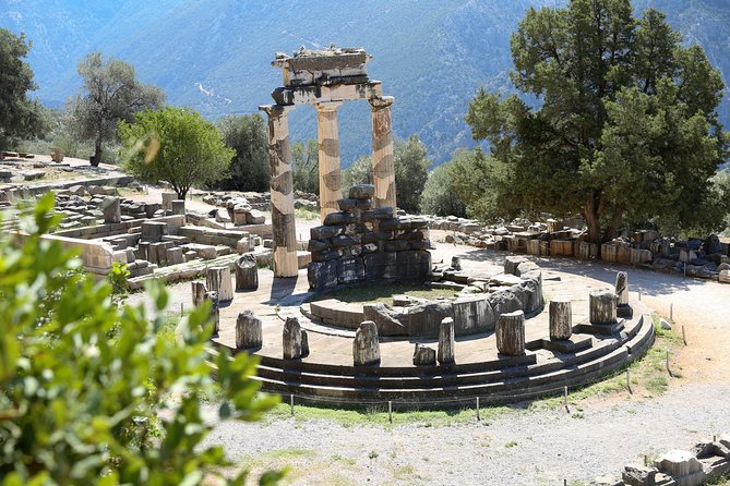 Delphi Private Full Day Tour from Athens - Arachova: quick mountain-town photos and a winter nickname