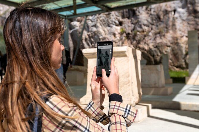 Delphi: Self-guided Audiovisual Tour with 3D Representations - Stop 1: Delphi and the Omphalos story behind the stones