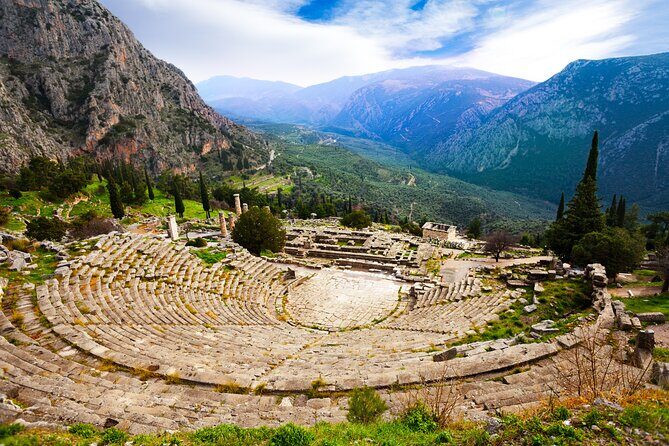 Delphi, Spanish guided one day tour - Morning Departure From Athens: a 8:00 AM start that works